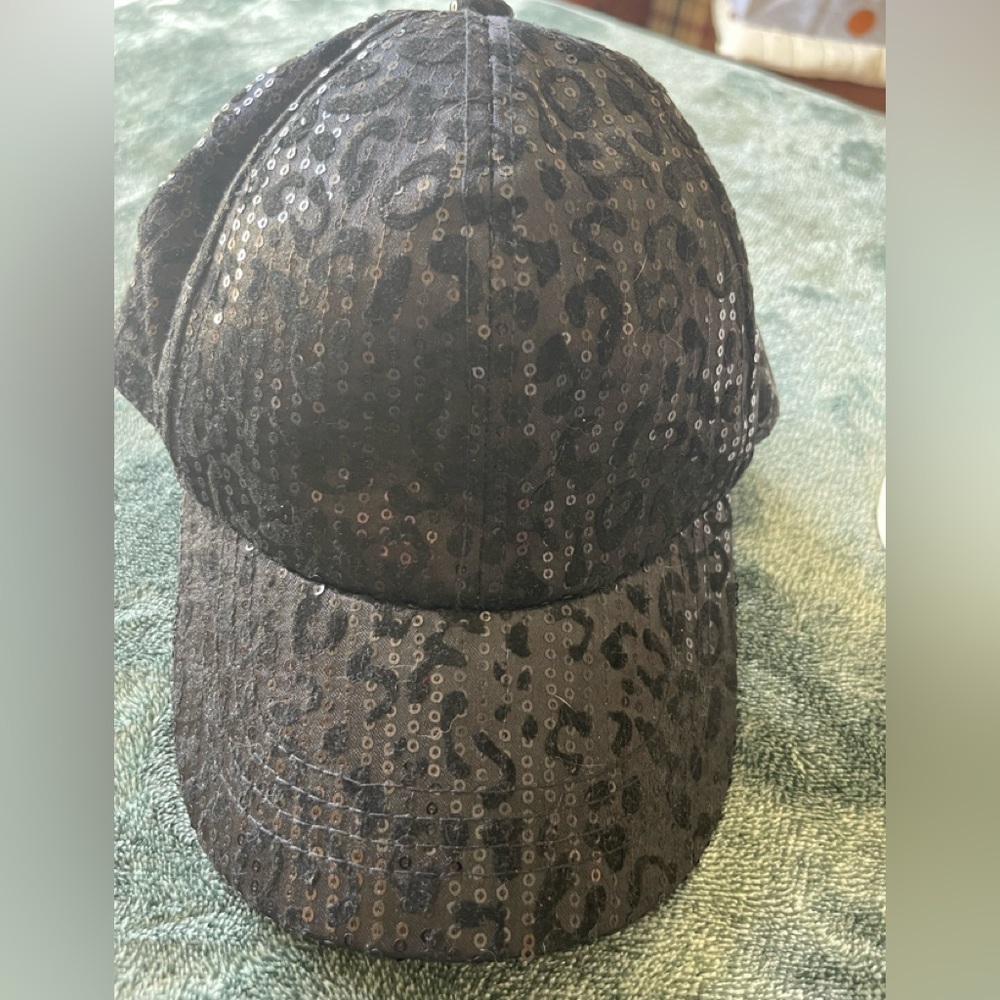 Black leopard sequins hat